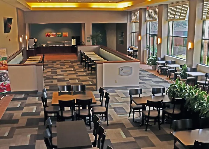 Quality Suites Lake Wright - Norfolk Airport